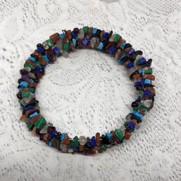 Artisan handmade natural stone chips vibrant colorful coil bracelet - Picture 3 of 5